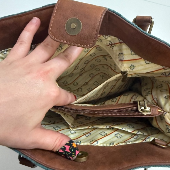 Bioworld Newt Scamander Handbag - Picture 8 of 12